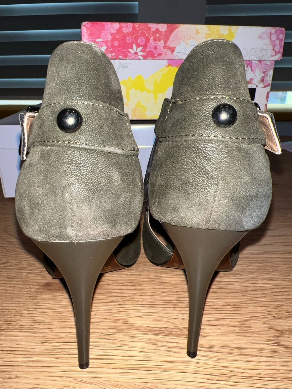 NIB Chinese Laundry Olive Green Suede Peep-Toe Heels with Ankle Strap US 9 - Picture 7 of 9